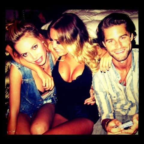 [sexy%2520paulina%2520gretzky%2520twitter%252015%255B2%255D.jpg]