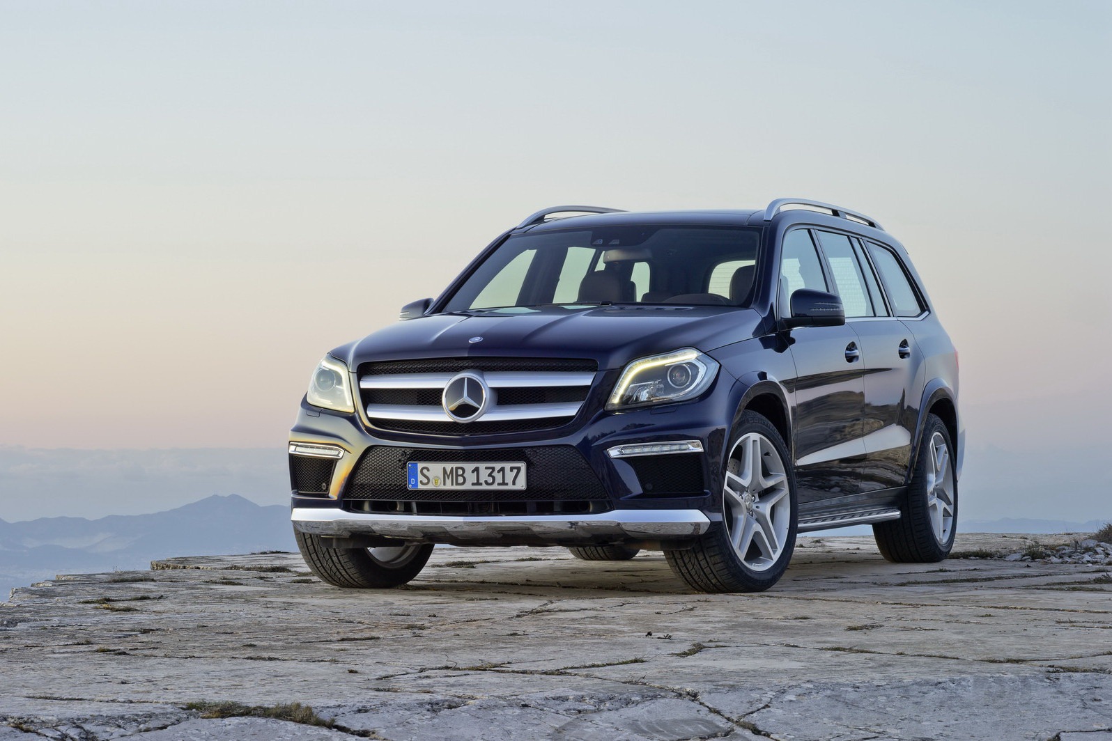 2013-Mercedes-Benz-GL-Class-10[2].jpg