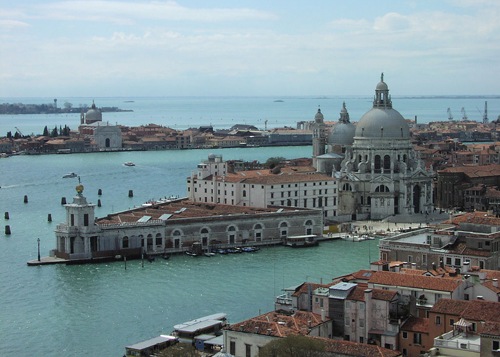 [Punta-Della-Dogana-Venice%255B4%255D.jpg]