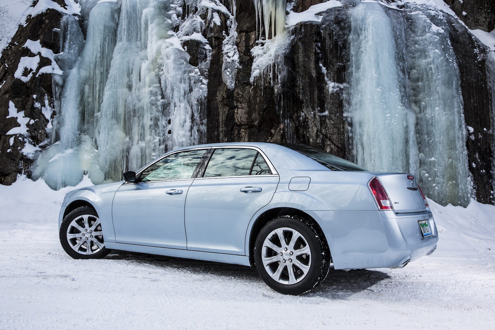 [2013-Chrysler-300-Glacier-27%255B2%255D.jpg]