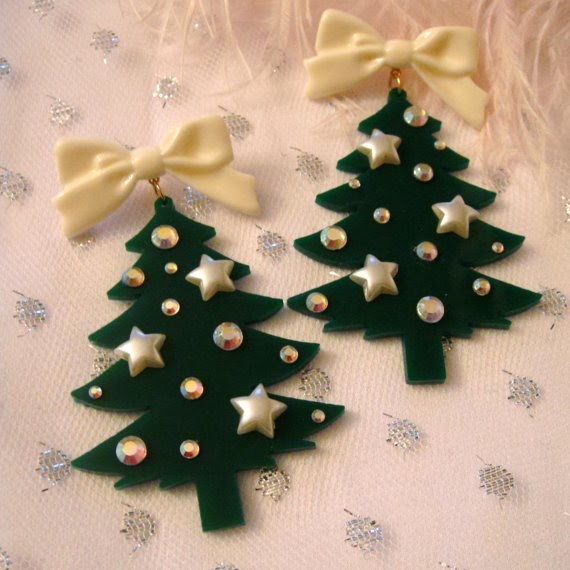 [i%2527m-your-present-christmas-tree-earrings%255B4%255D.jpg]