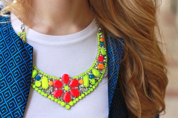 fluo outfit, fluo necklace