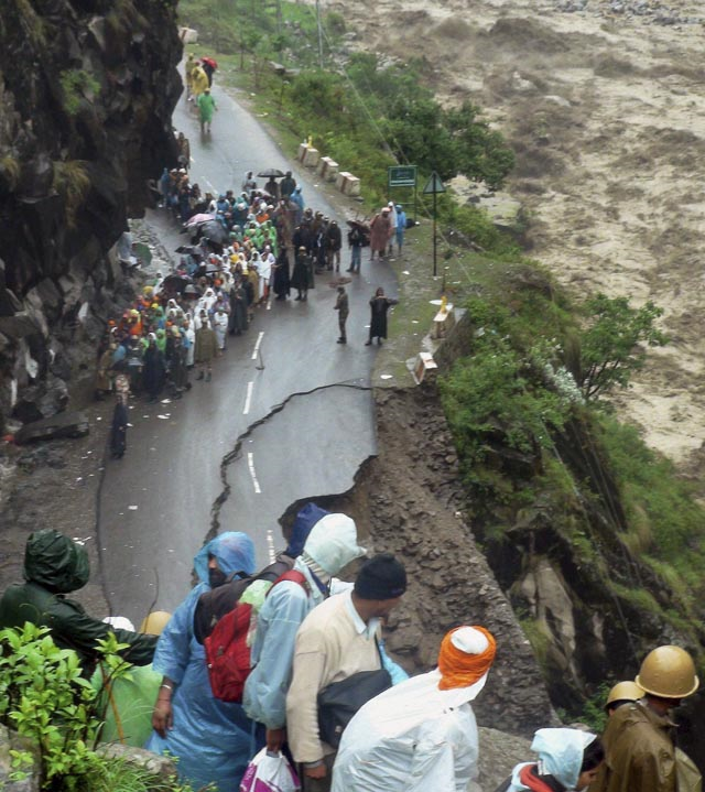 Indo-Tibetan Border Police (ITBP) arrive to rescue stranded Sikh devotees from Hemkunt Sahib Gurudwara, a religious Sikh temple, to a safe place in Chamoli district, in northern Indian state of Uttarakhand, India, Monday, 17 June 2013. Photo: AP 