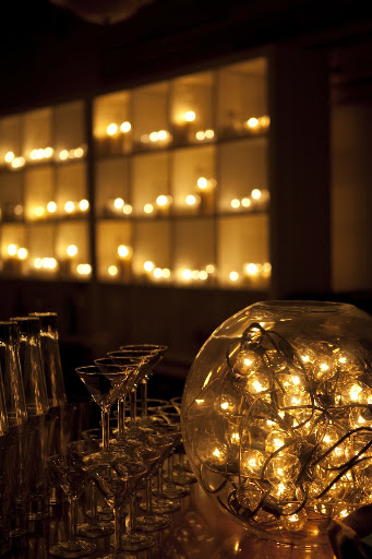 Danielle cleverly inverted a vessel and filled it with carnival lights to decorate the bar. It was inspired by the ball that drops in Times Square every year in New York City.