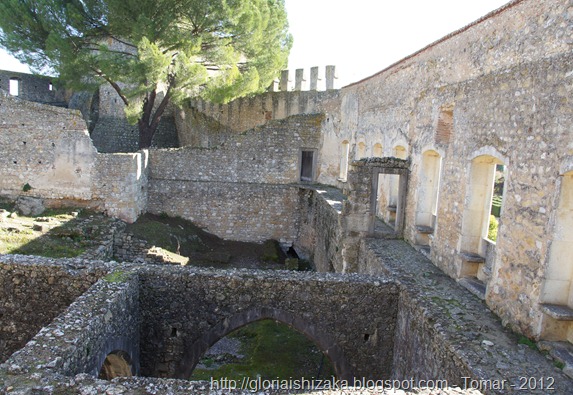 Glória Ishizaka - Tomar - Castelo 1 - ruinas