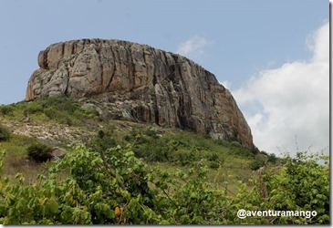 Visão lateral da Pedra da Macambira Visão lateral da Pedra da Macambira