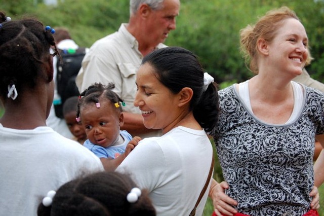 [Ceci%2520with%2520baby%2520in%2520Haiti%255B6%255D.jpg]