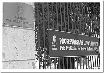 Professores. Faixas de Luto no MEC. Fev. 2013