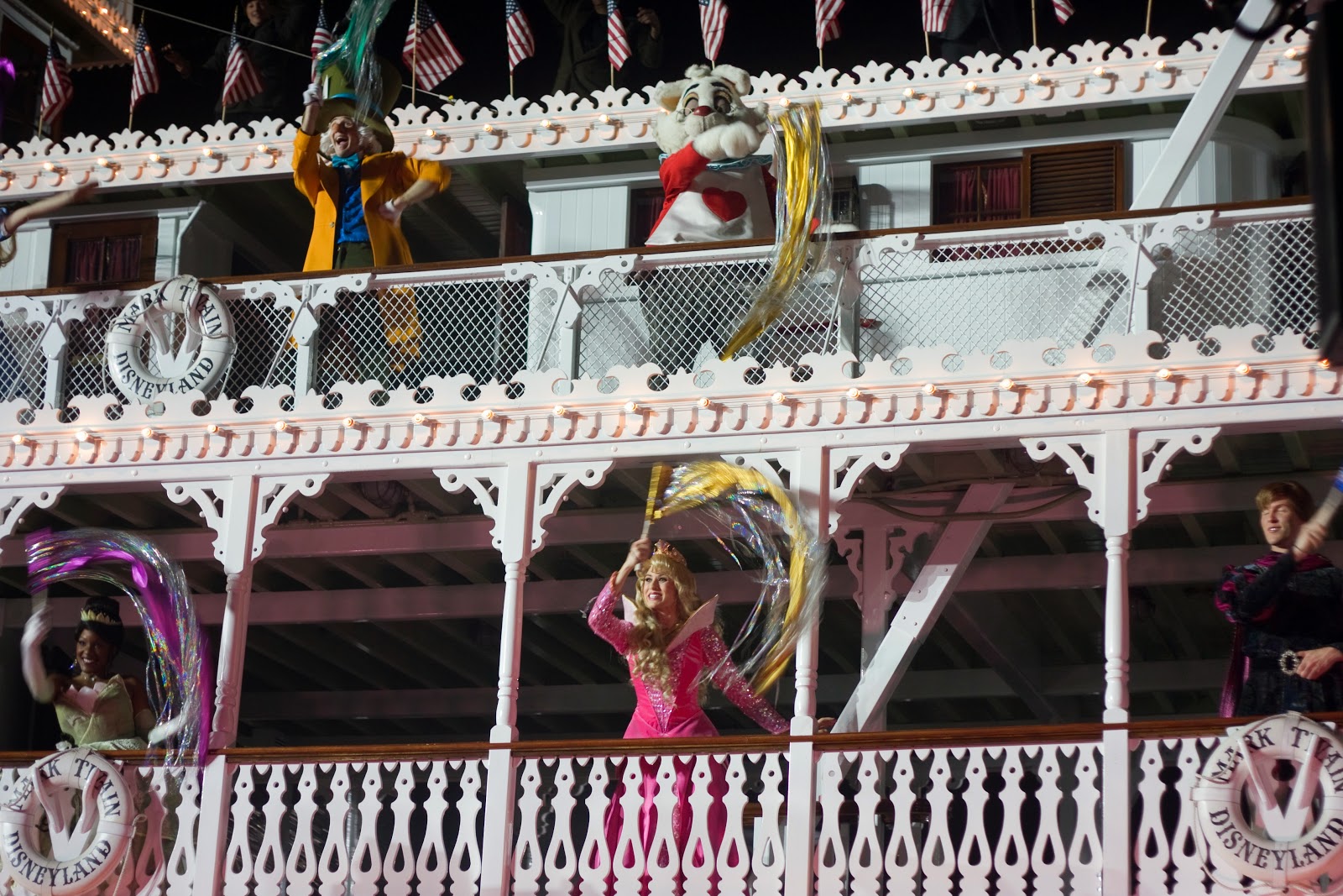 [fantasmic-tiana-mad-hatter-white-rab.jpg]
