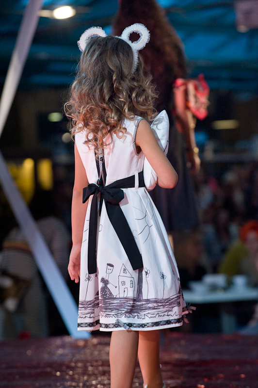 Лариса ЛОБАНОВА (показ дитячої колекції), HOLIDAY FASHION WEEK 2011 Фото Сергея Черникова