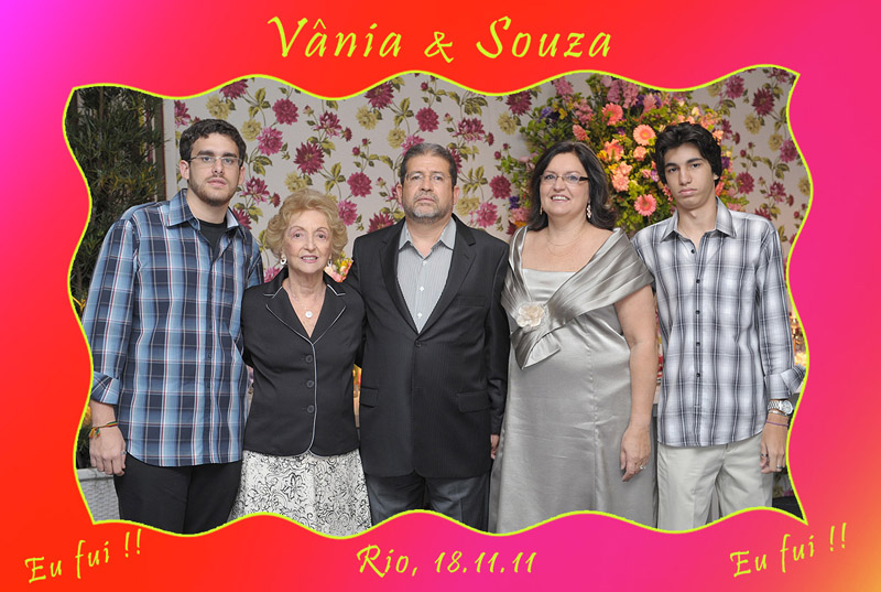 Fotos de Vânia e Souza - 18.11.11. Foto numero 03 da Social Click Fotografia Digital, do Rio de Janeiro, RJ, que faz fotos divertidas, fotos malucas, fotos com fantasias, fotos na hora, fotografia maluca, fotografia divertida com molduras personalizadas. valerio miguel jockey club betty Lloyd salao victoria foto divertida expressa social click fotos divertidas malucas maluca animadas animado retrato de casamento fotógrafo casamentos aniversário 15 anos fotografa fotógrafos rj