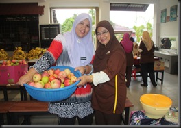 Jom makan buah-buahan 13.07.2011 036