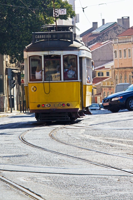 [Lisbon-tram3.jpg]