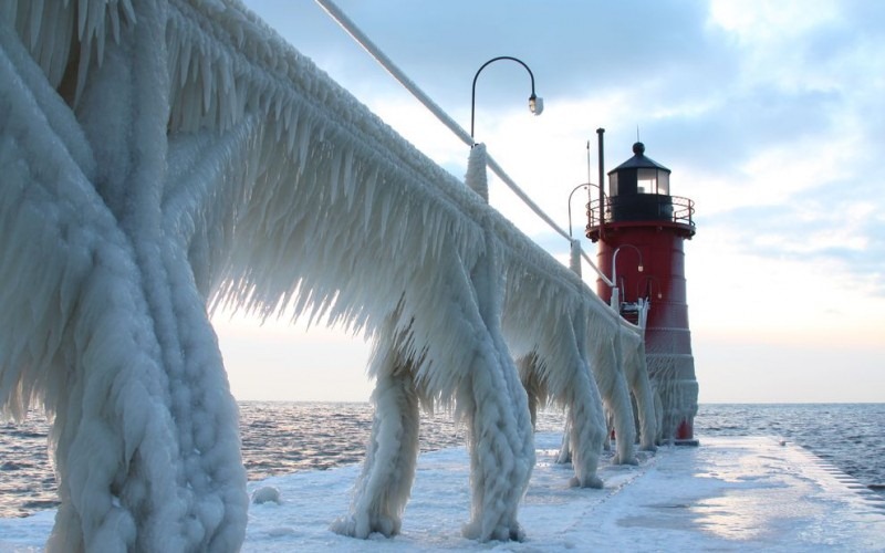 [south-haven-michigan-frozen-lighthouse-800x500%255B13%255D.jpg]