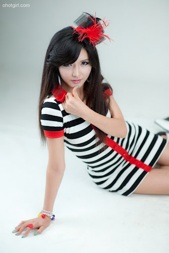 Cha Sun Hwa - Black, White and Red Dress