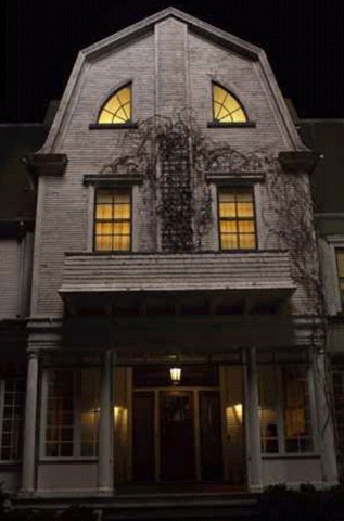 [amityvillehouse24.jpg]