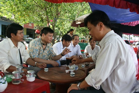 c&agrave; ph&ecirc; s&aacute;ng th&agrave;nh cổ Quảng Trị