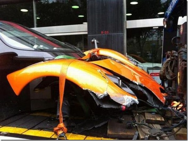 Pagani Zonda F destruido em Hong Kong (2) Pagani Zonda F destruido em Hong Kong (2)