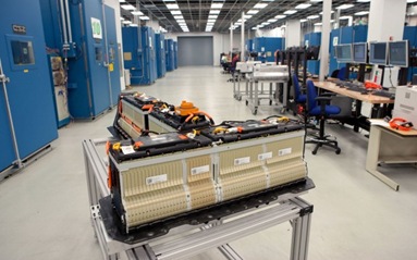 Chevrolet-Volt-battery-pack-in-GM-Battery-Laboratory