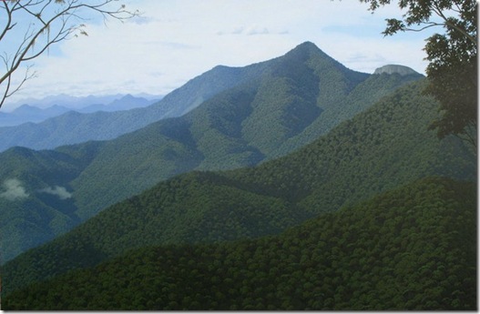 Dos nubes sobre la montaña