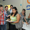 Los asistentes recibieron diplomas al final del taller de capacitación. En la gráfica, Jorge Vélez, entrega uno de los certificados.JPG