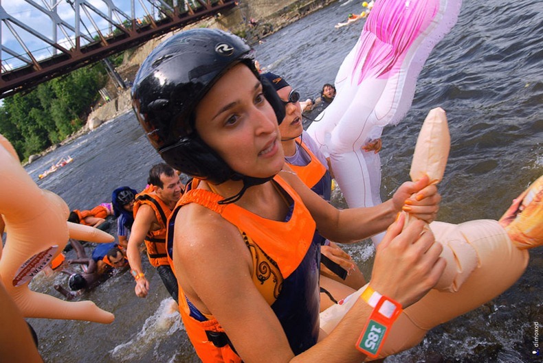 sex-doll-rafting25