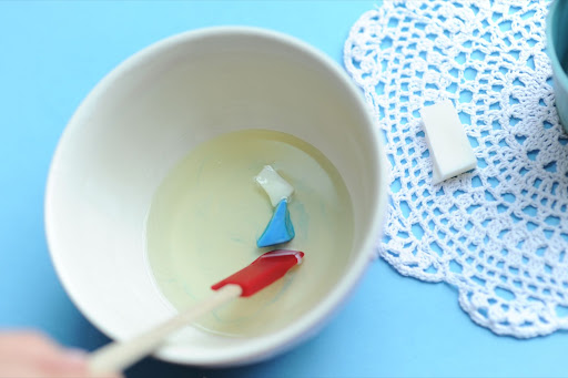Step 5: Remove the wax from heat, and add the candle color of your choice. We, of course, chose powder blue. Step 5: Remove the wax from heat, and add the candle color of your choice. We, of course, chose powder blue.