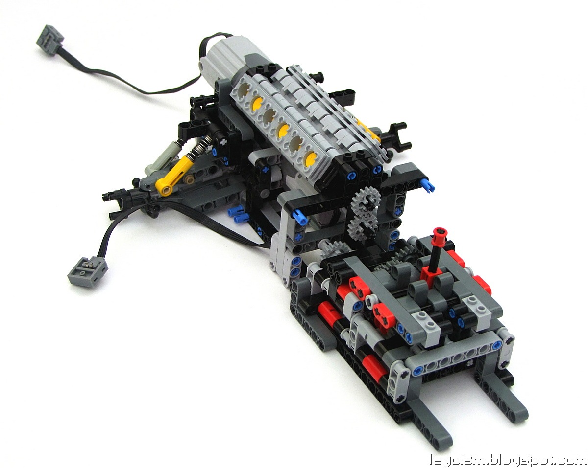 [Lego-Technic_TGB-Supercar_Progression3%255B4%255D.jpg]