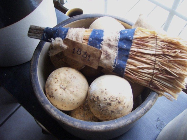 [makedo%2520broom%2520and%2520gourds%255B3%255D.jpg]