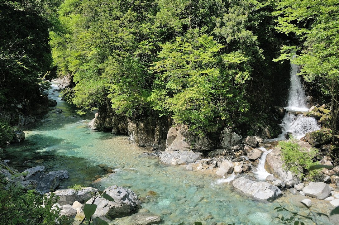 阿寺川と六段の滝