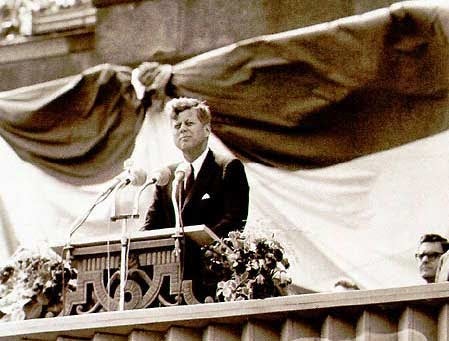 [ich%2520bin%2520ein%2520berliner%255B3%255D.jpg]