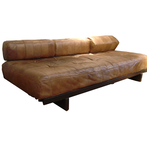 How comfortable does this leather couch look?  I can imagine myself lounging in it now.