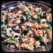 Healthy midweek meal #2 - wholewheat pasta with smoked salmon, grated courgette, wilted spinach and leek