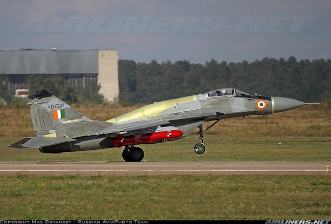 La Aeronaval Francesa retiraría sus SEM y el COAN estaría interesado en estos aviones - Página 6 Indian-Air-Force-MiG-29-UPG-Kh-35-U-Missile-02_thumb