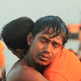 Embrace after Prayer by Sadat Hossain - News & Events World Events ( canon, bangladesh, sundarban, news, event, people, island )