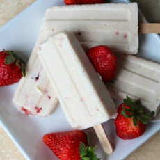 Strawberry and Vanilla Bean Cheesecake Pudding Pops