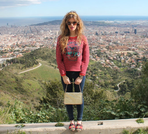 Patricia Sañés con gafas de madera - Diario de una Coolhunter-