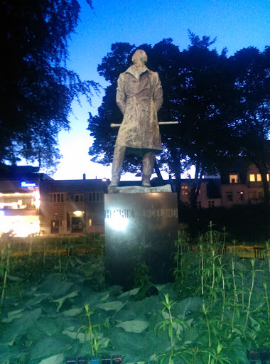 Henrik Wergeland Statue