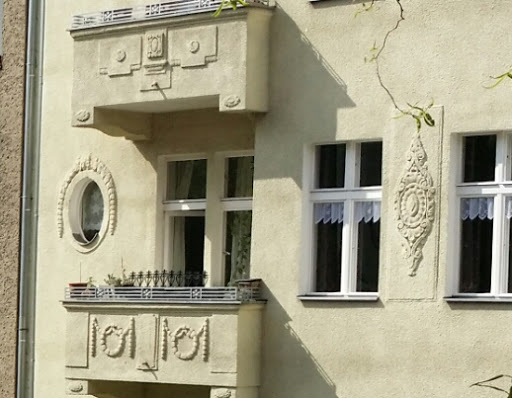 Fassadenkunst - Ornamente an Balkonen
