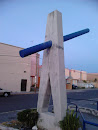 Monumento La Pinza y Tubo Azul