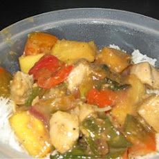 Stir-Fried Chicken With Pineapple and Peppers