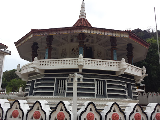Dhatu Mandir of Dimbulagala Temple 