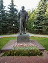 Памятник Титову