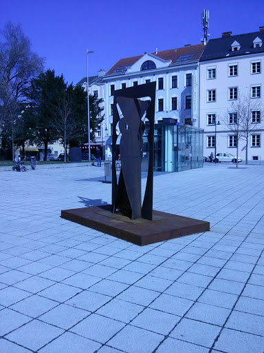 Caritas Statue am Domplatz