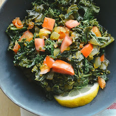 Sukuma Wiki (African Braised Kale with Tomatoes)