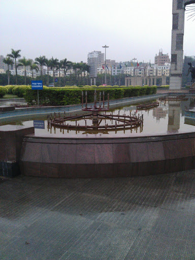 龙华广场喷泉1
