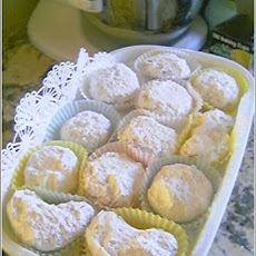 Kourambiethes