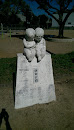 額田公園二人の像