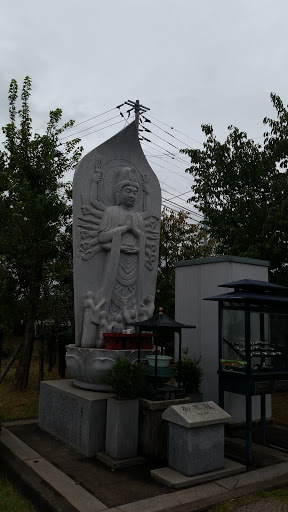 公園の仏像