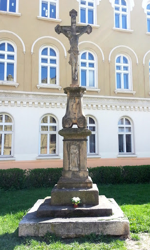 Kříž na Komenského ulici